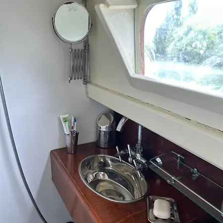 Semoir Insolite Sur Un Bateau