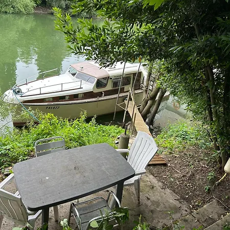 Semoir Insolite Sur Un Bateau * Louveciennes
