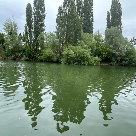 Semoir Insolite Sur Un Bateau * Louveciennes